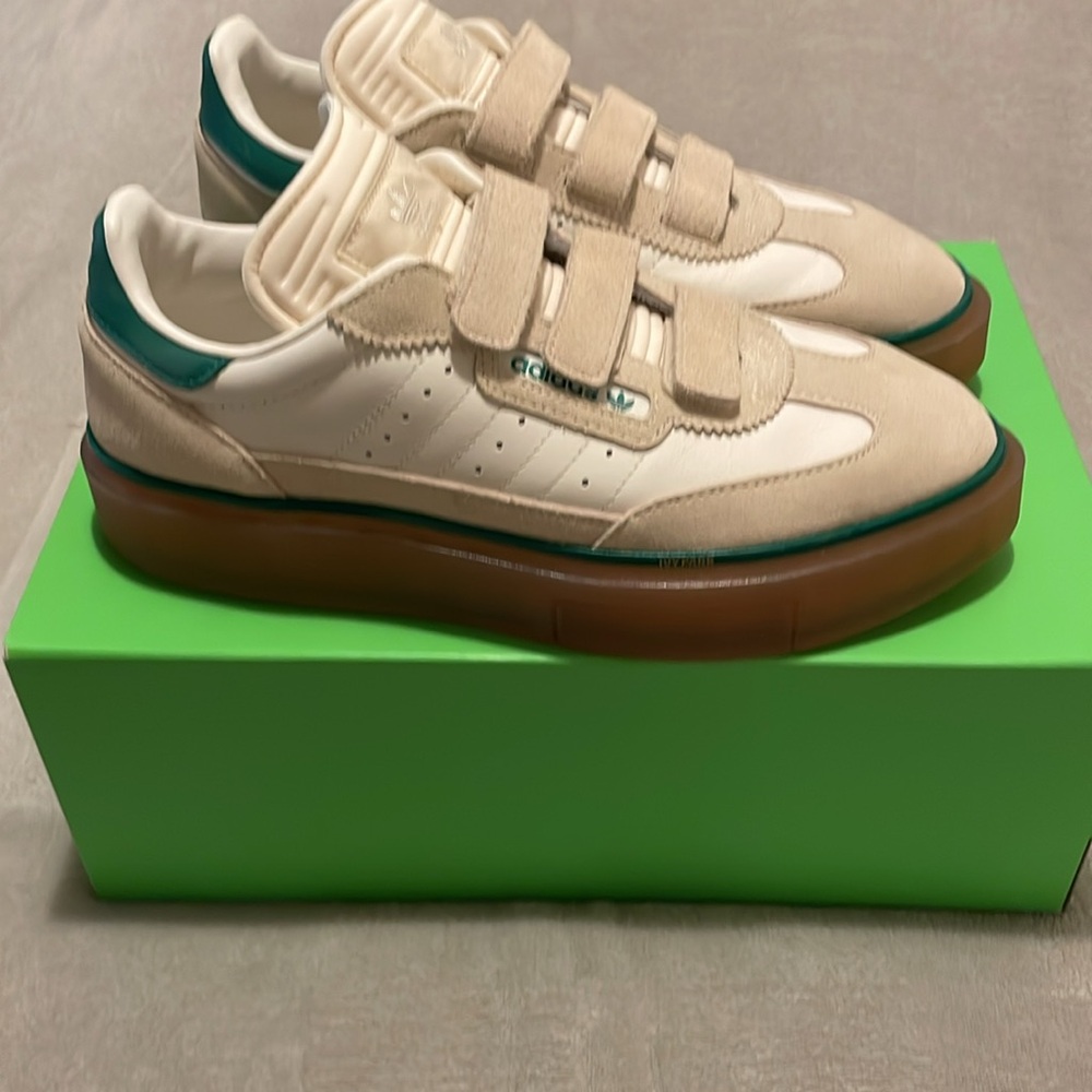 Ivy Park/Adidas IVP SUPER SLEEK 3 STRAP V1 Color WonWhite/CWhite/Gum2 Size 9